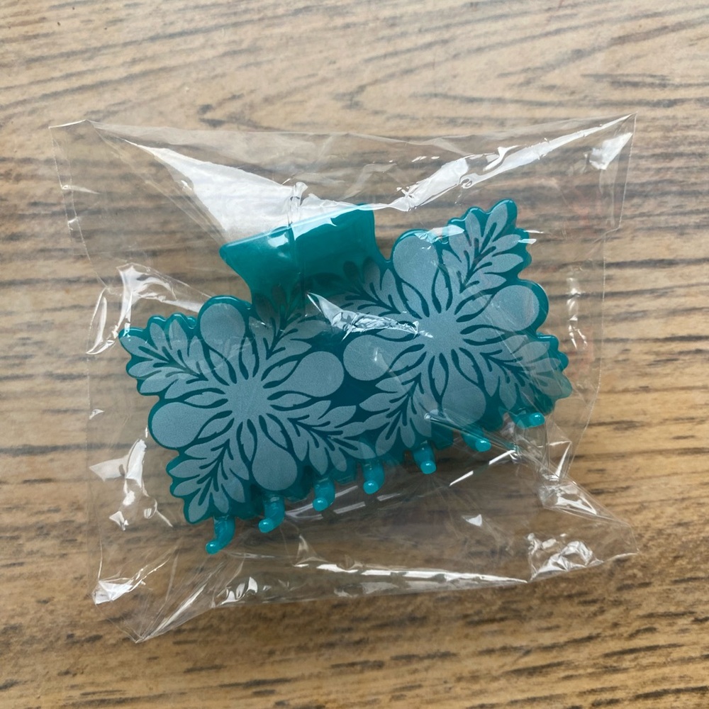 Kahomelani Hair Clip in Teal